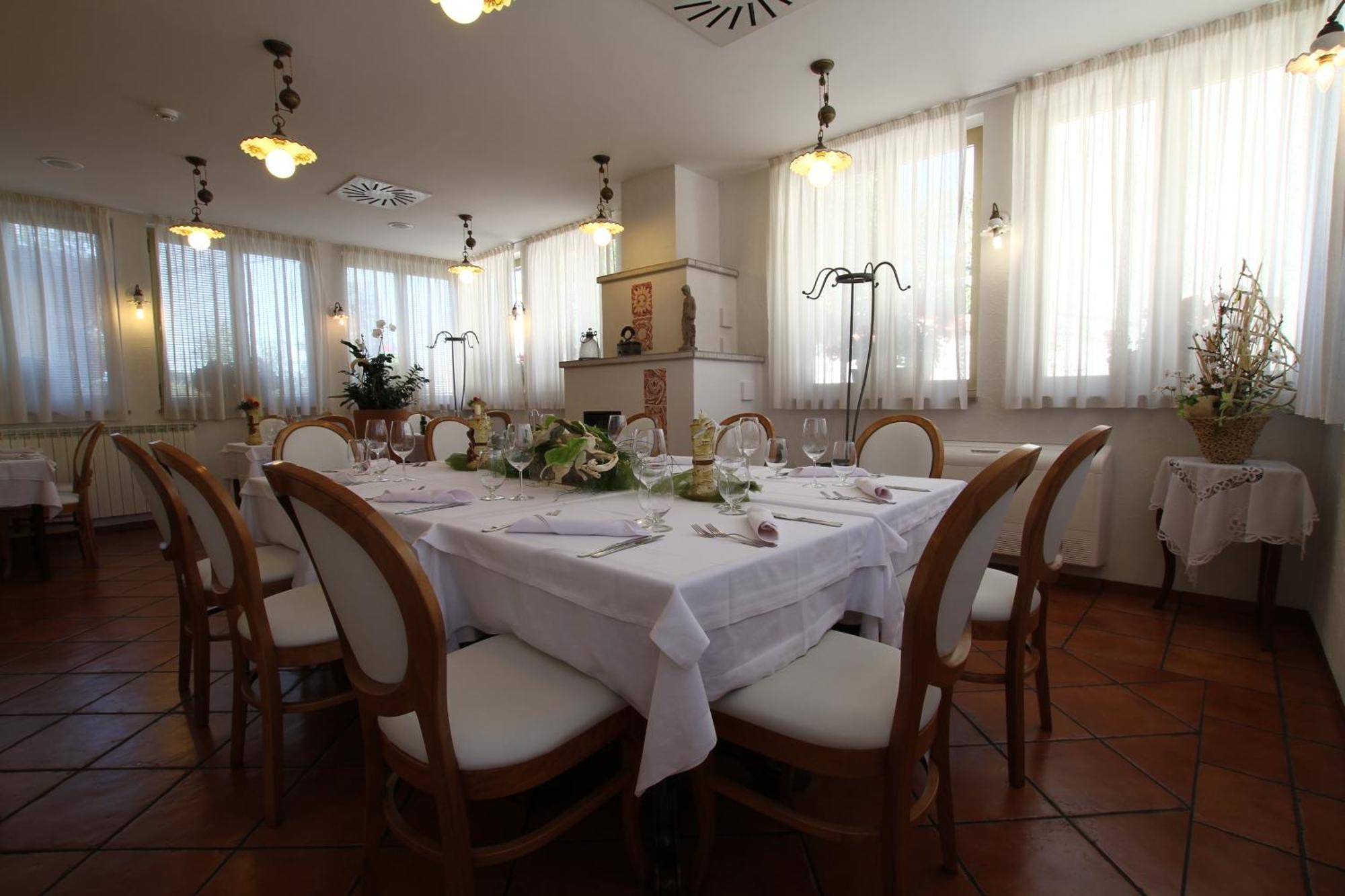 Boutique Hotel Grahor Sezana Bagian luar foto